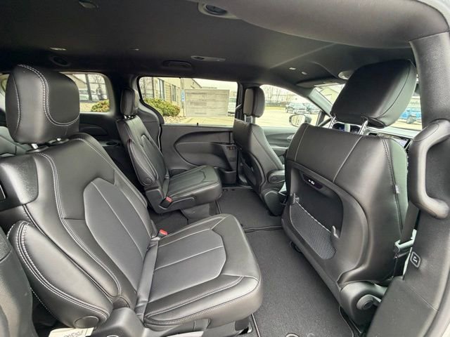 New 2026 Chrysler Pacifica Select AWD/4WD image 11