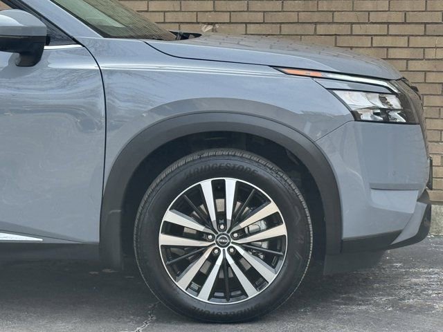 Used 2025 Nissan Pathfinder Platinum w/ Cargo Package image 5