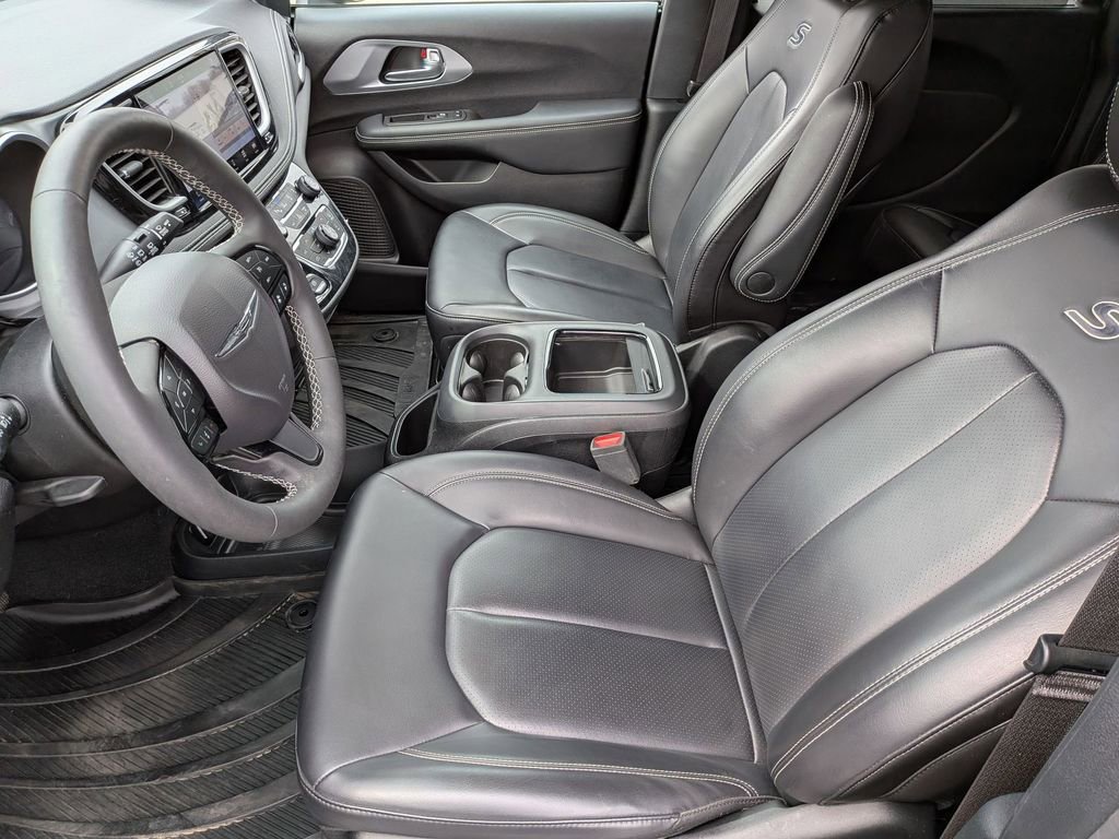 Used 2023 Chrysler Pacifica Touring-L w/ S Appearance Package image 15