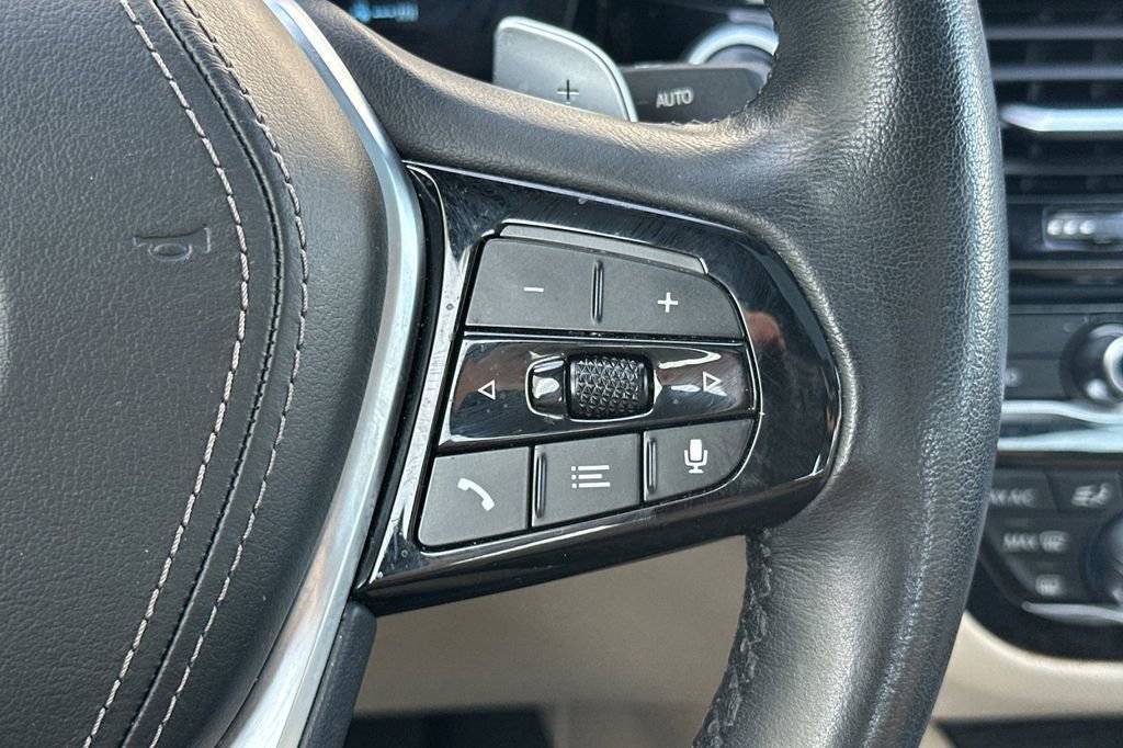 Used 2023 BMW 530e w/ Premium Package image 28