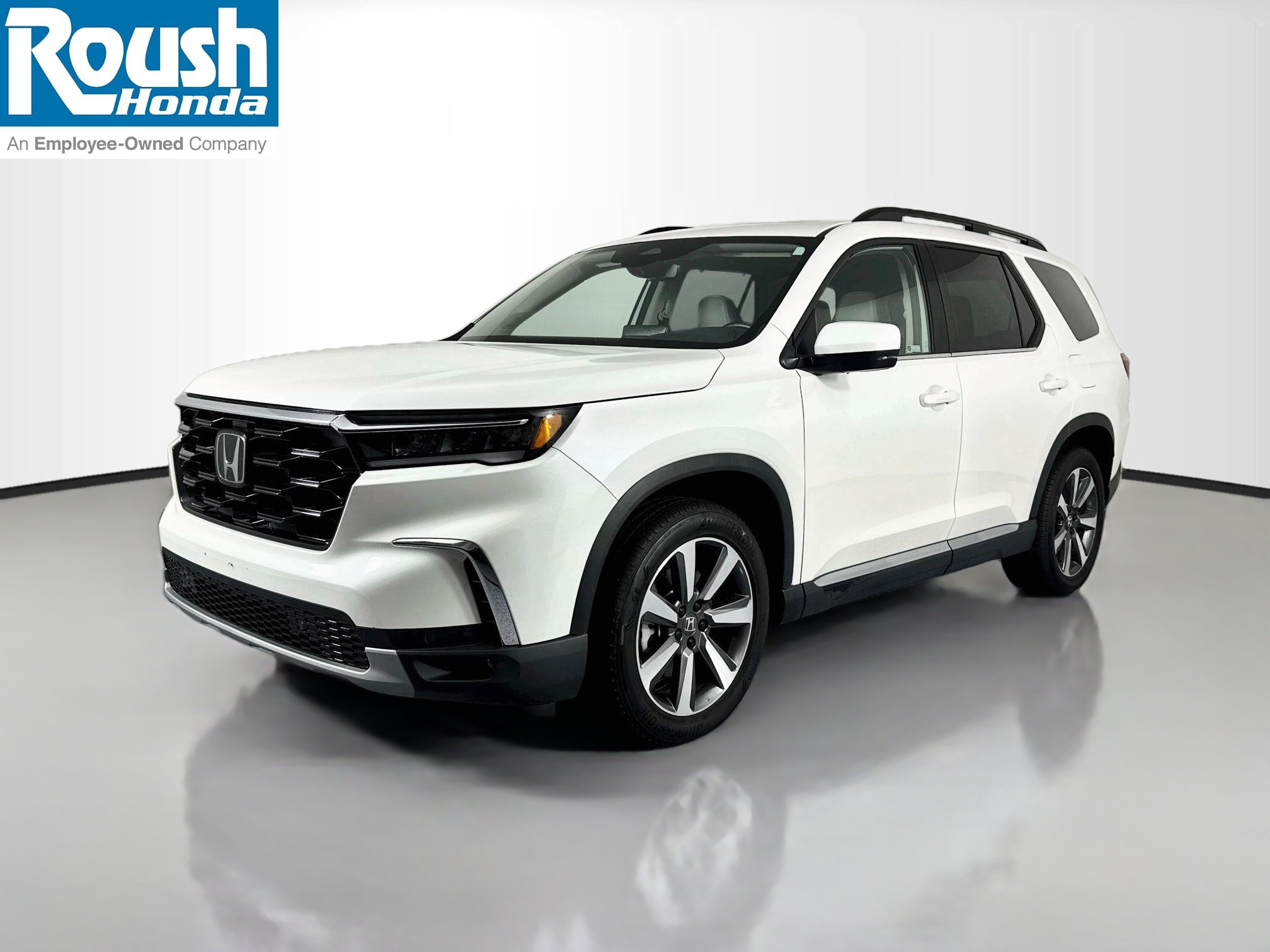 Certified 2024 Honda Pilot Touring image 1