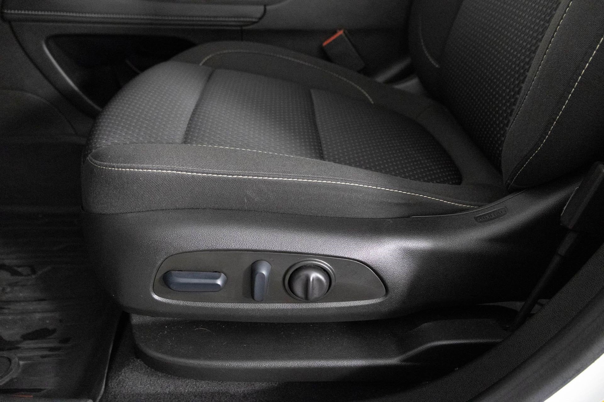 Certified 2023 GMC Acadia SLE w/ Driver Convenience Package image 22