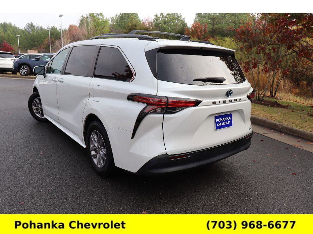 Used 2022 Toyota Sienna XLE image 5