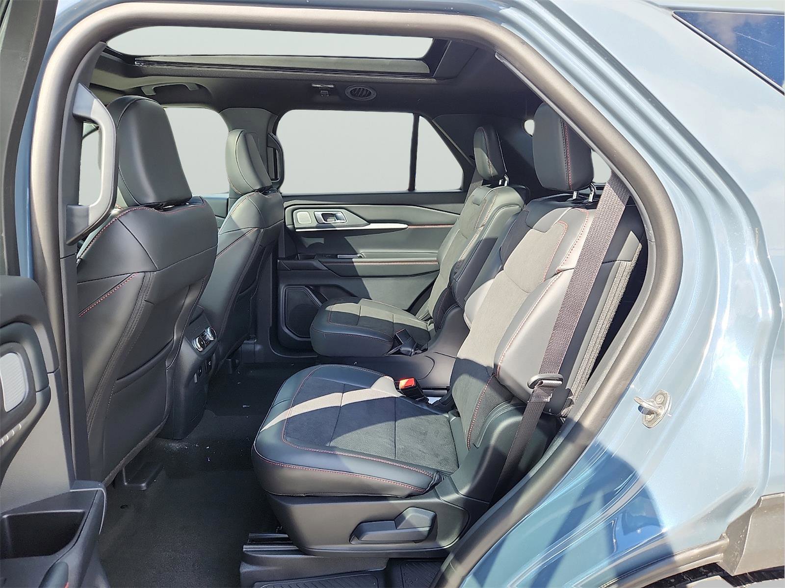 New 2026 Ford Explorer ST w/ Sun And Sound Package image 6