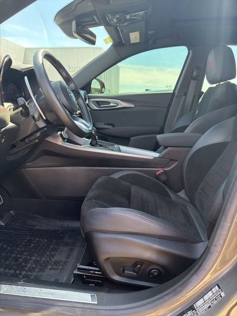 Used 2024 Alfa Romeo Tonale Veloce w/ Active Assist Package AWD/4WD image 9
