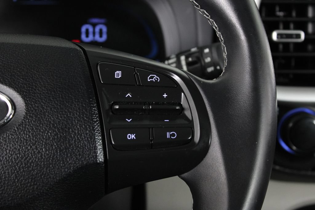 Certified 2024 Hyundai Venue SEL FWD image 28
