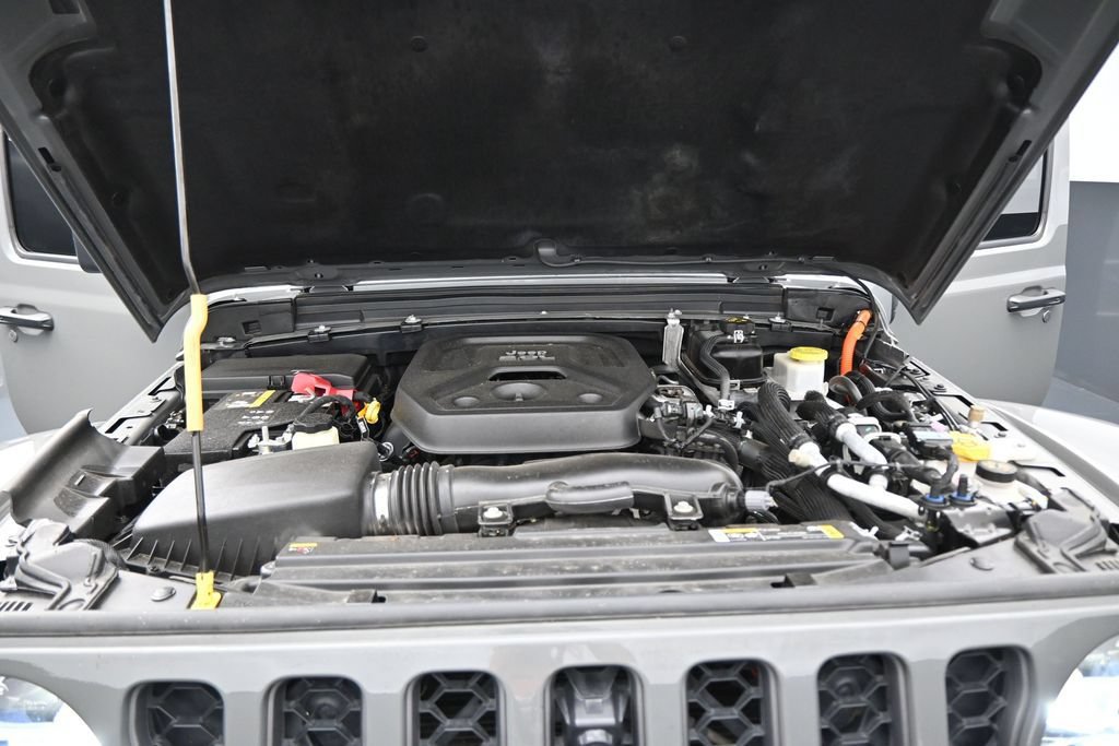 Used 2022 Jeep Wrangler Unlimited Rubicon 4xe w/ Dual Top Group AWD/4WD image 31