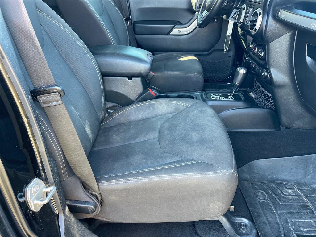 Used 2016 Jeep Wrangler Unlimited Sahara image 19