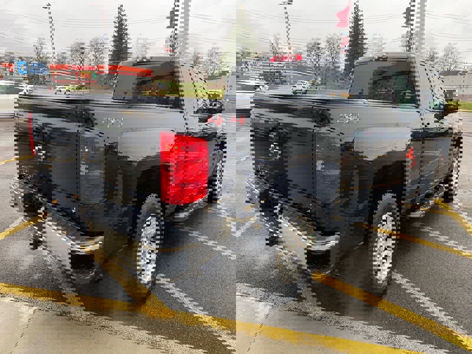 Used 2018 Chevrolet Silverado 1500 LT w/ All Star Edition image 4