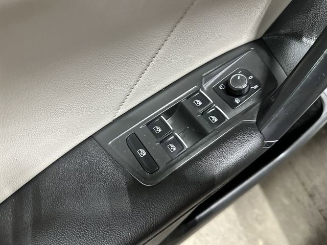 Used 2018 Volkswagen Tiguan SEL Premium w/ R-Line Package AWD/4WD image 19