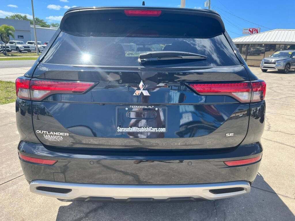 Used 2023 Mitsubishi Outlander SE image 4