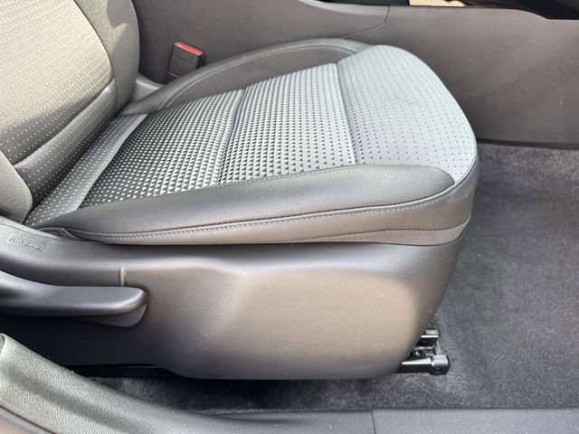 Used 2025 Chevrolet Trax LT w/ LT Convenience Package FWD image 29