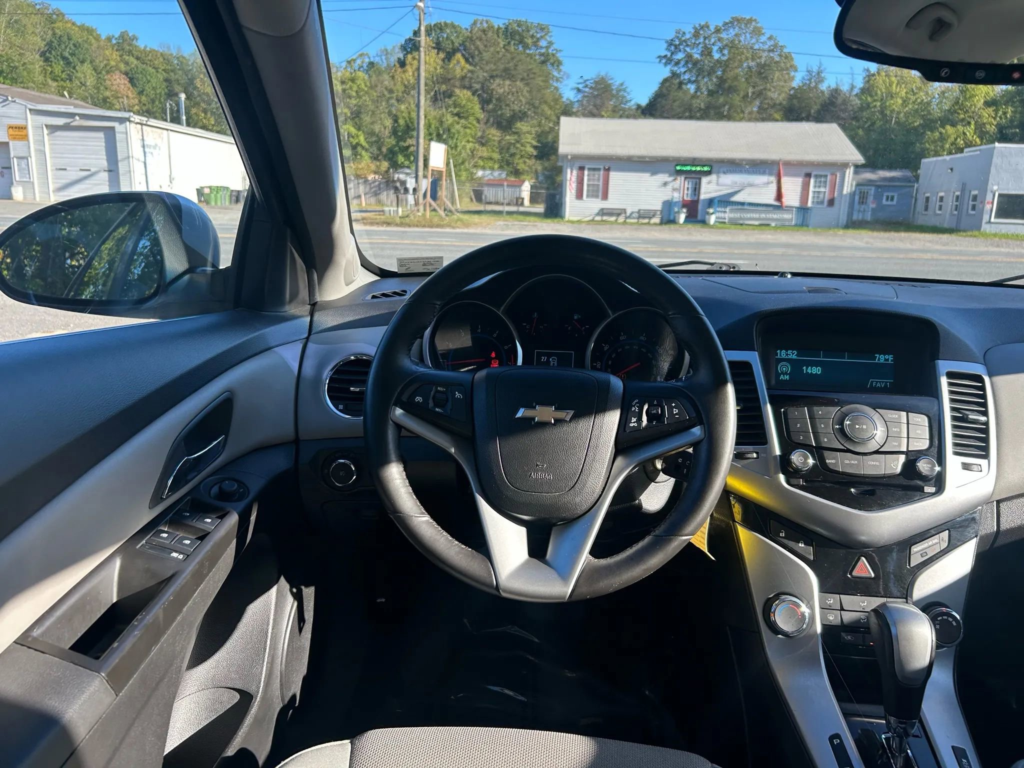 Used 2012 Chevrolet Cruze LT image 28