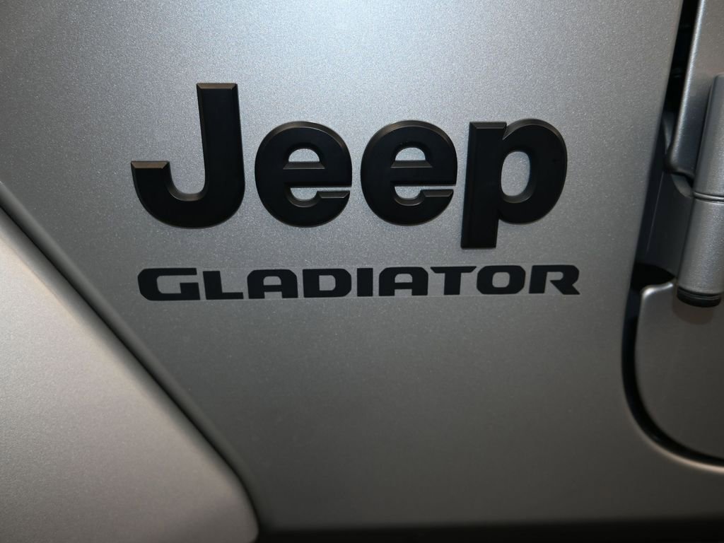 Certified 2022 Jeep Gladiator Willys image 27