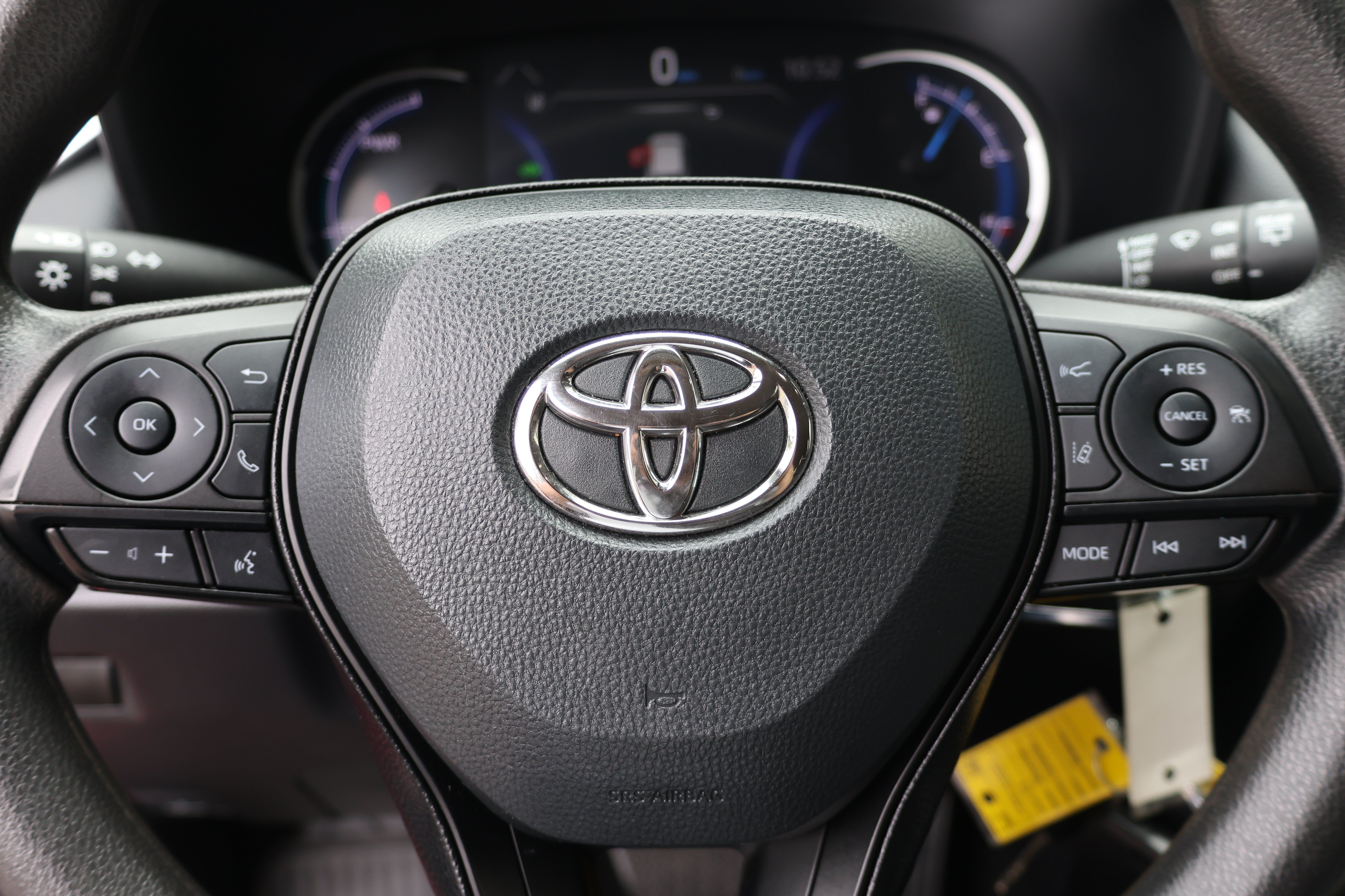 Used 2025 Toyota RAV4 LE AWD/4WD image 25