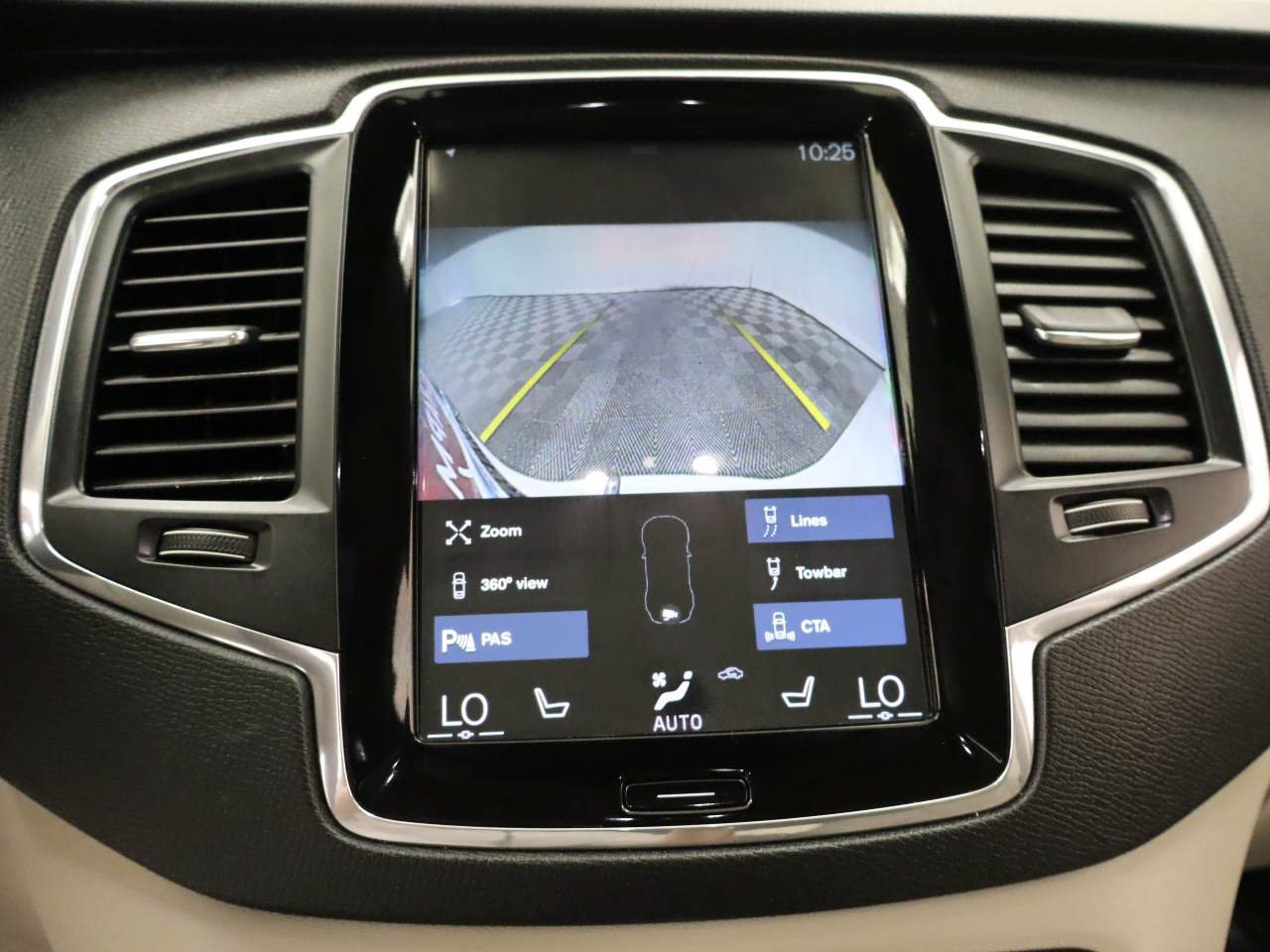 Used 2020 Volvo XC90 T6 Momentum w/ Protection Package Premier AWD/4WD image 11