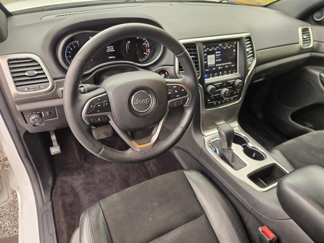 Used 2018 Jeep Grand Cherokee Altitude AWD/4WD image 10