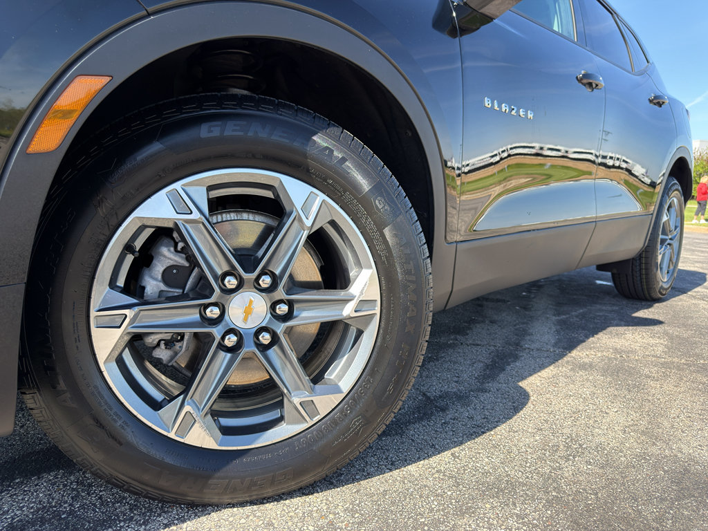 Used 2025 Chevrolet Blazer LT AWD/4WD image 9