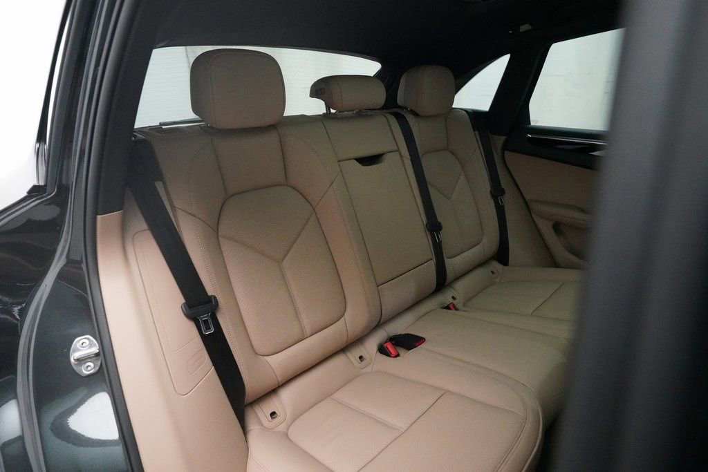 Certified 2026 Porsche Macan image 31