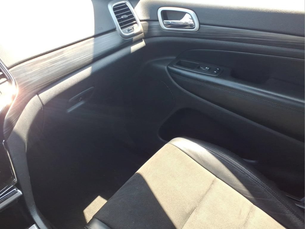 Used 2022 Jeep Grand Cherokee Laredo X AWD/4WD image 23