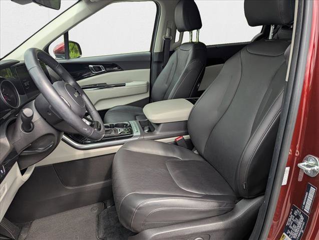 Used 2024 Kia Carnival EX image 18