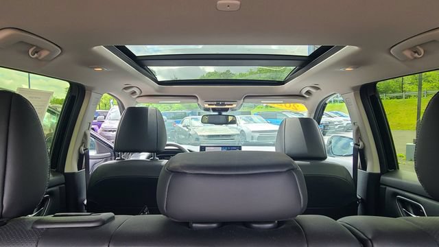 Used 2025 Nissan Rogue Platinum AWD/4WD image 23