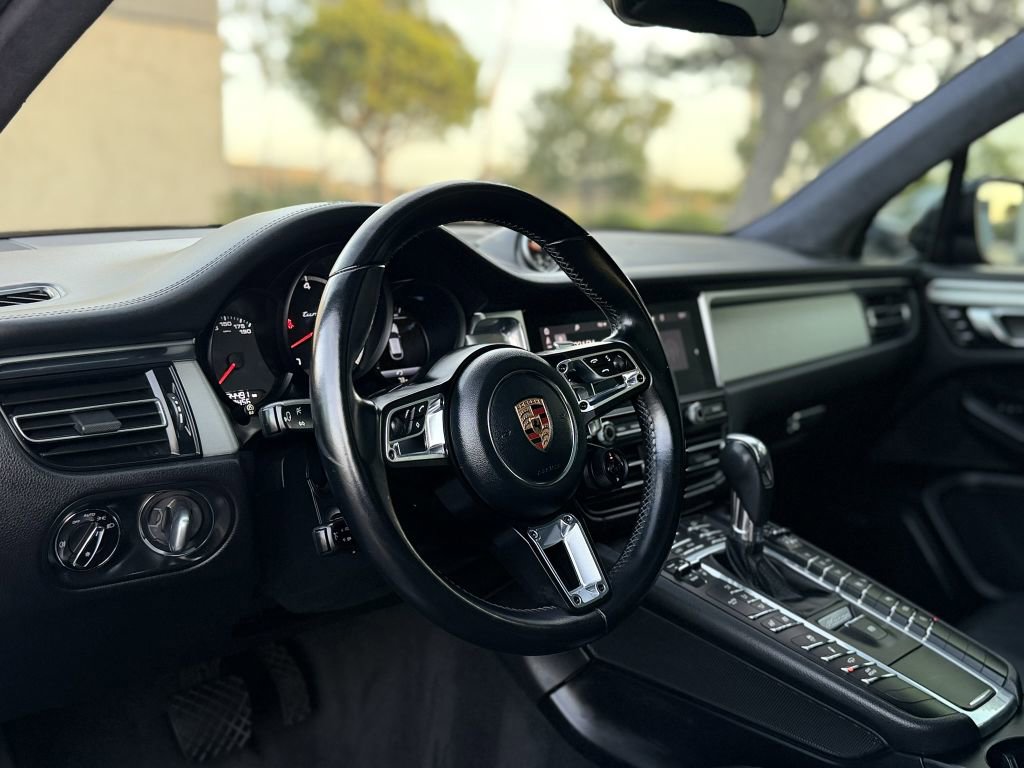 Used 2020 Porsche Macan Turbo AWD/4WD image 18