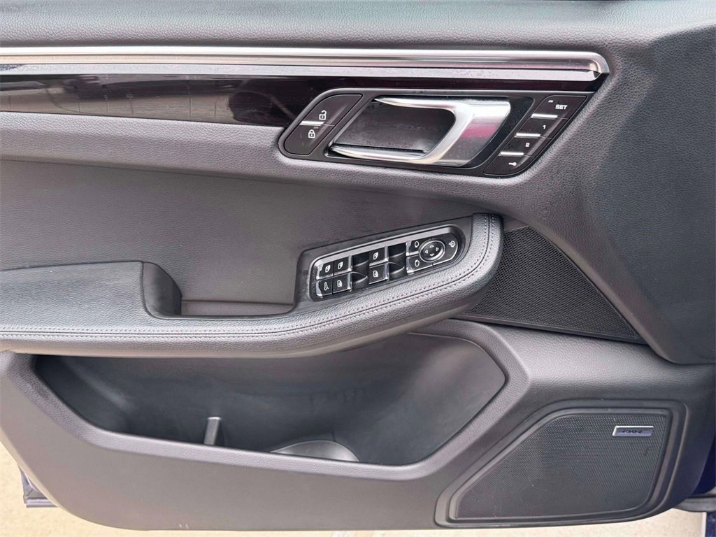 Used 2025 Porsche Macan Turbo image 16