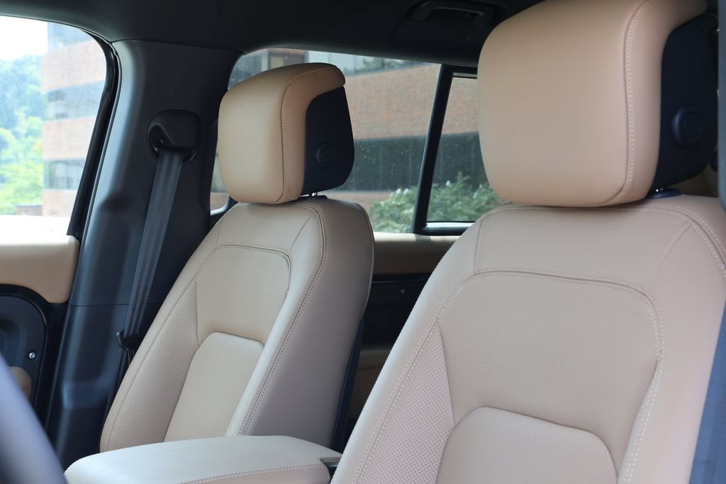 New 2026 Land Rover Defender 130 X-Dynamic SE AWD/4WD image 11