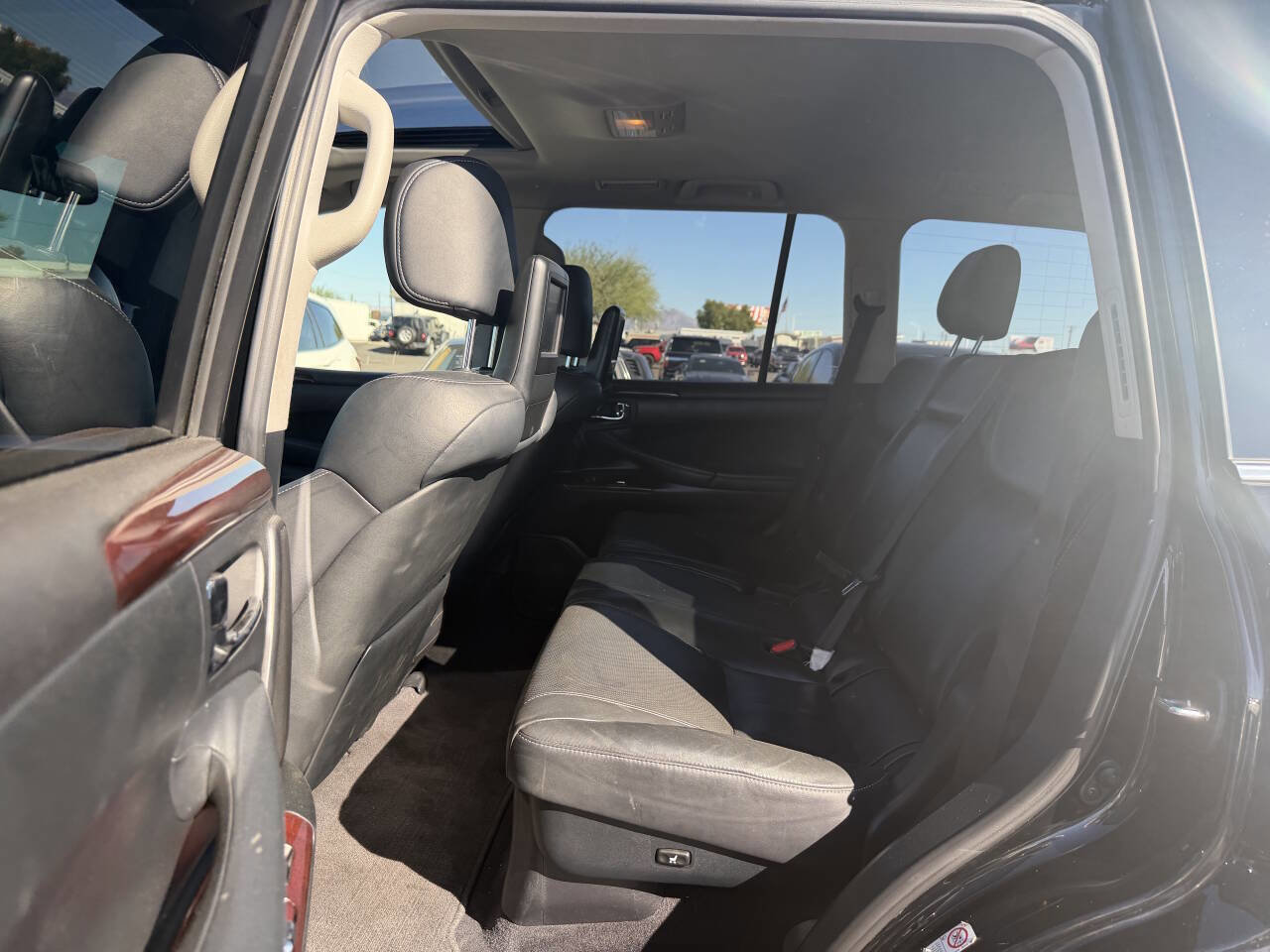 Used 2015 Lexus LX 570 4WD w/ Luxury Package image 20