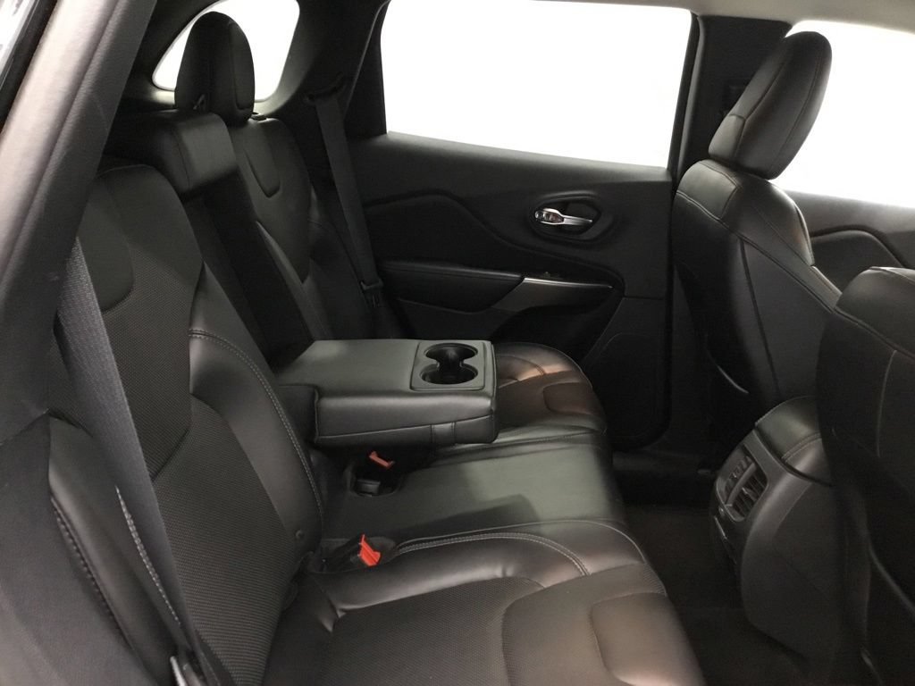 Used 2019 Jeep Cherokee Limited AWD/4WD image 38