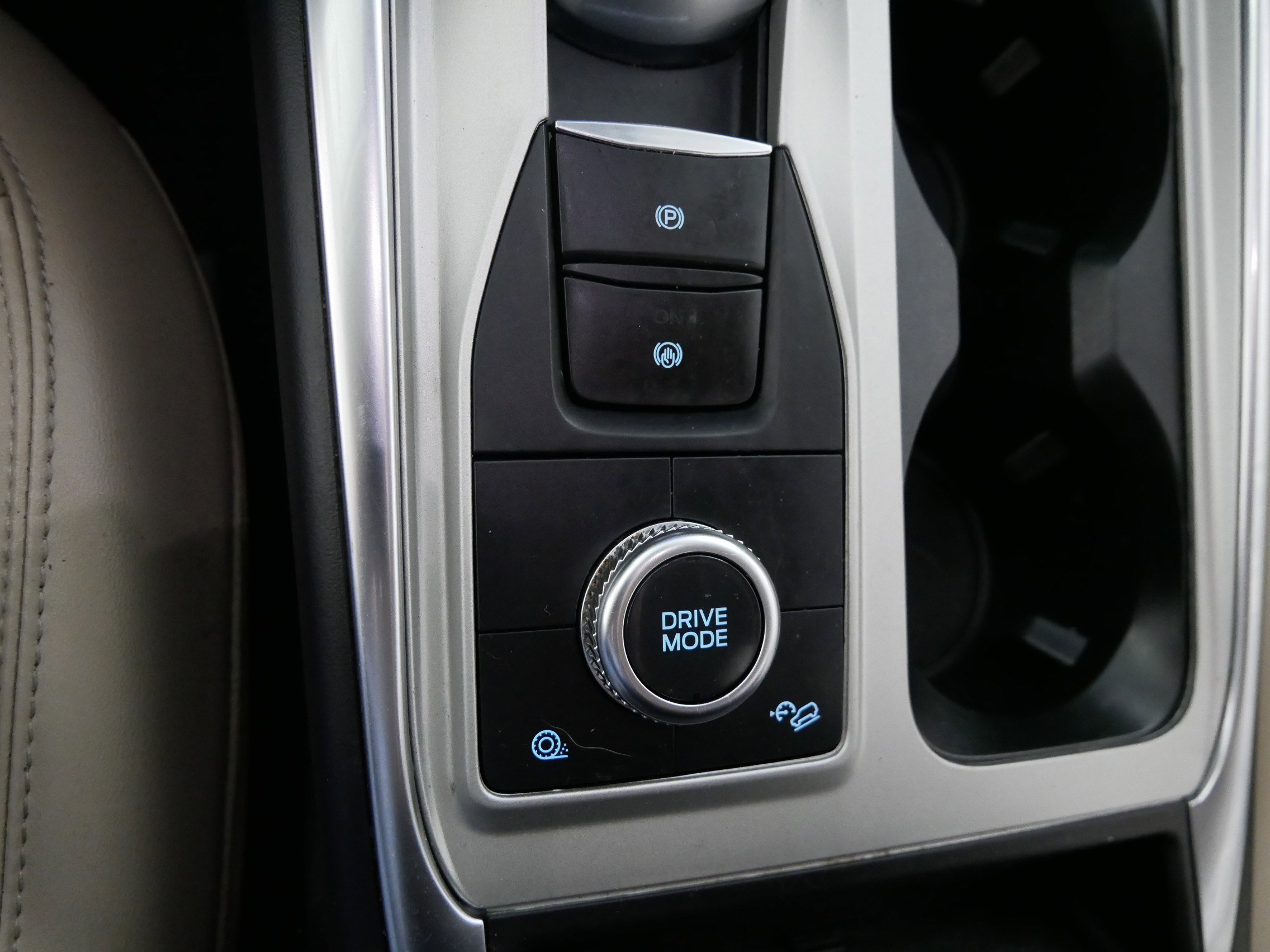 Used 2023 Ford Explorer XLT w/ Equipment Group 202A image 30