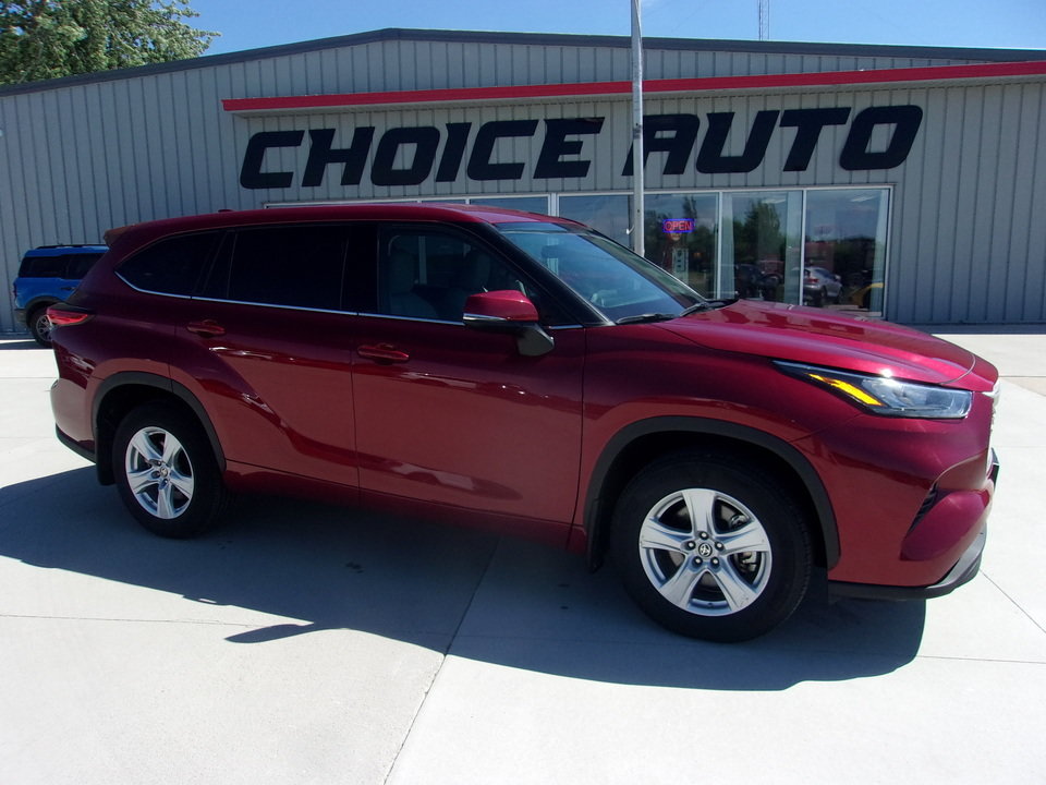 Used 2020 Toyota Highlander LE AWD/4WD image 2