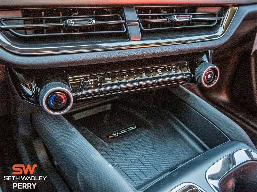 New 2025 Chevrolet Equinox EV RS w/ LPO, Illumination Package image 30