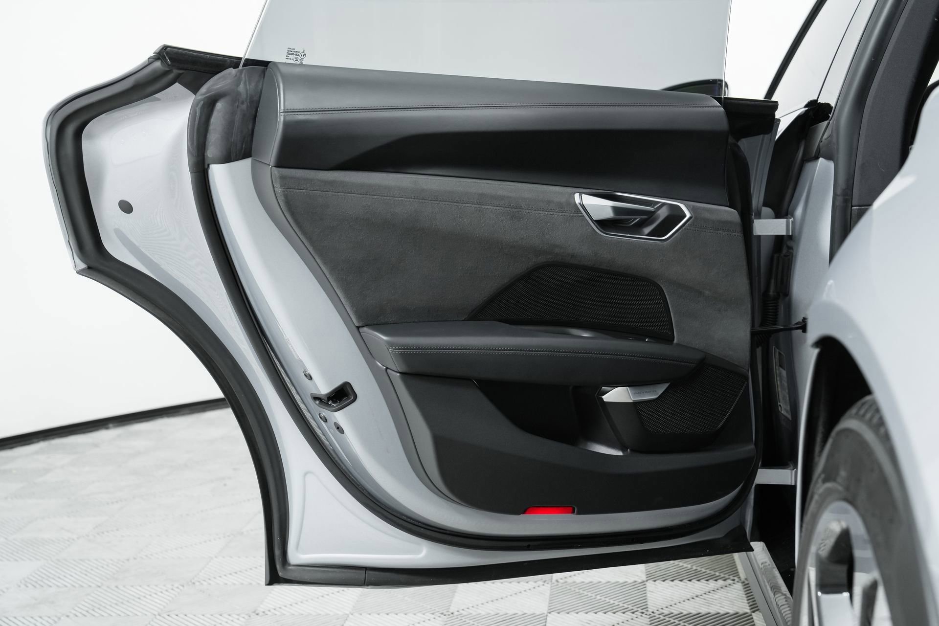 Used 2022 Audi e-tron GT Prestige image 18