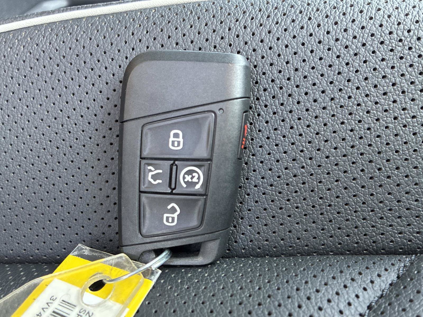 Certified 2024 Volkswagen Tiguan SEL R-Line AWD/4WD image 9