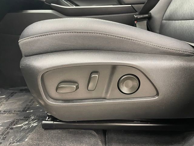 Used 2025 Chevrolet Equinox LT w/ Convenience Package II AWD/4WD image 11