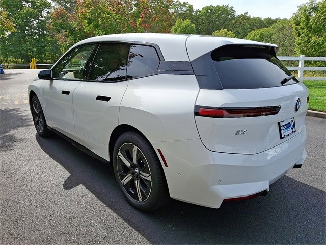 New 2026 BMW iX xDrive60 w/ Premium Package image 4