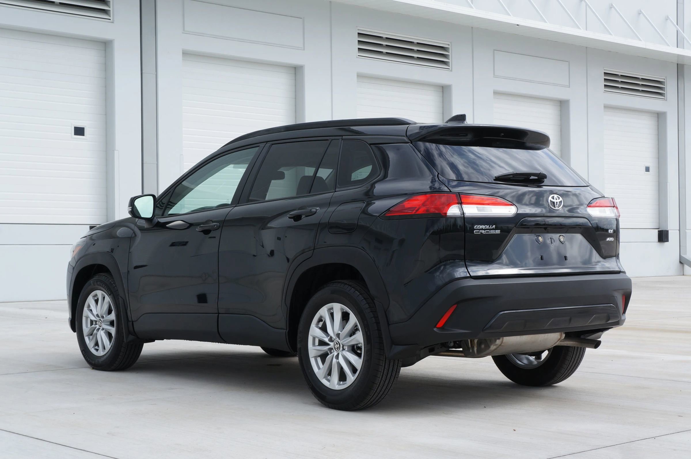 Used 2025 Toyota Corolla Cross LE image 9