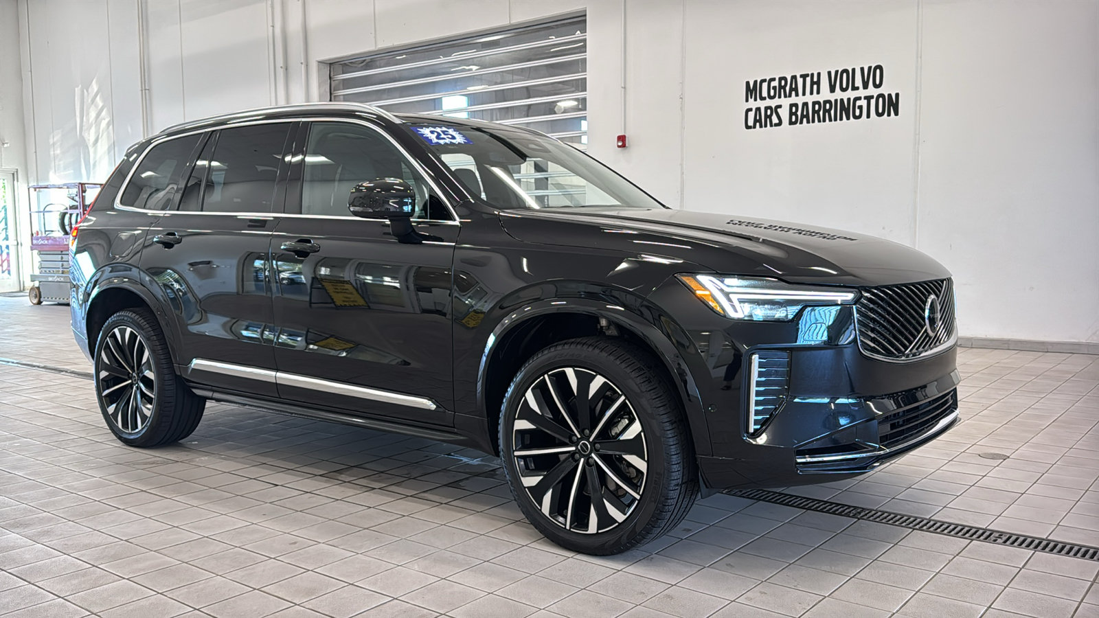 Used 2025 Volvo XC90 B6 Ultra w/ Protection Package Premier AWD/4WD image 3
