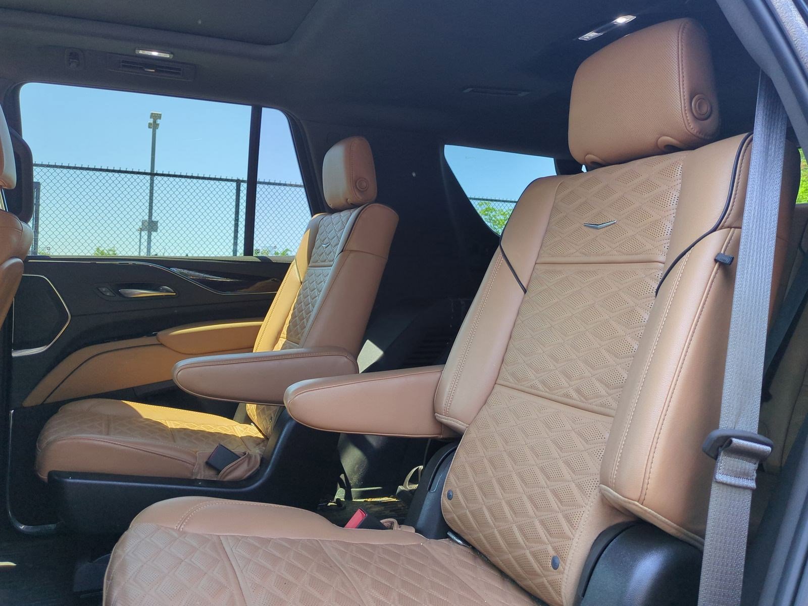 Used 2021 Cadillac Escalade Premium Luxury image 31