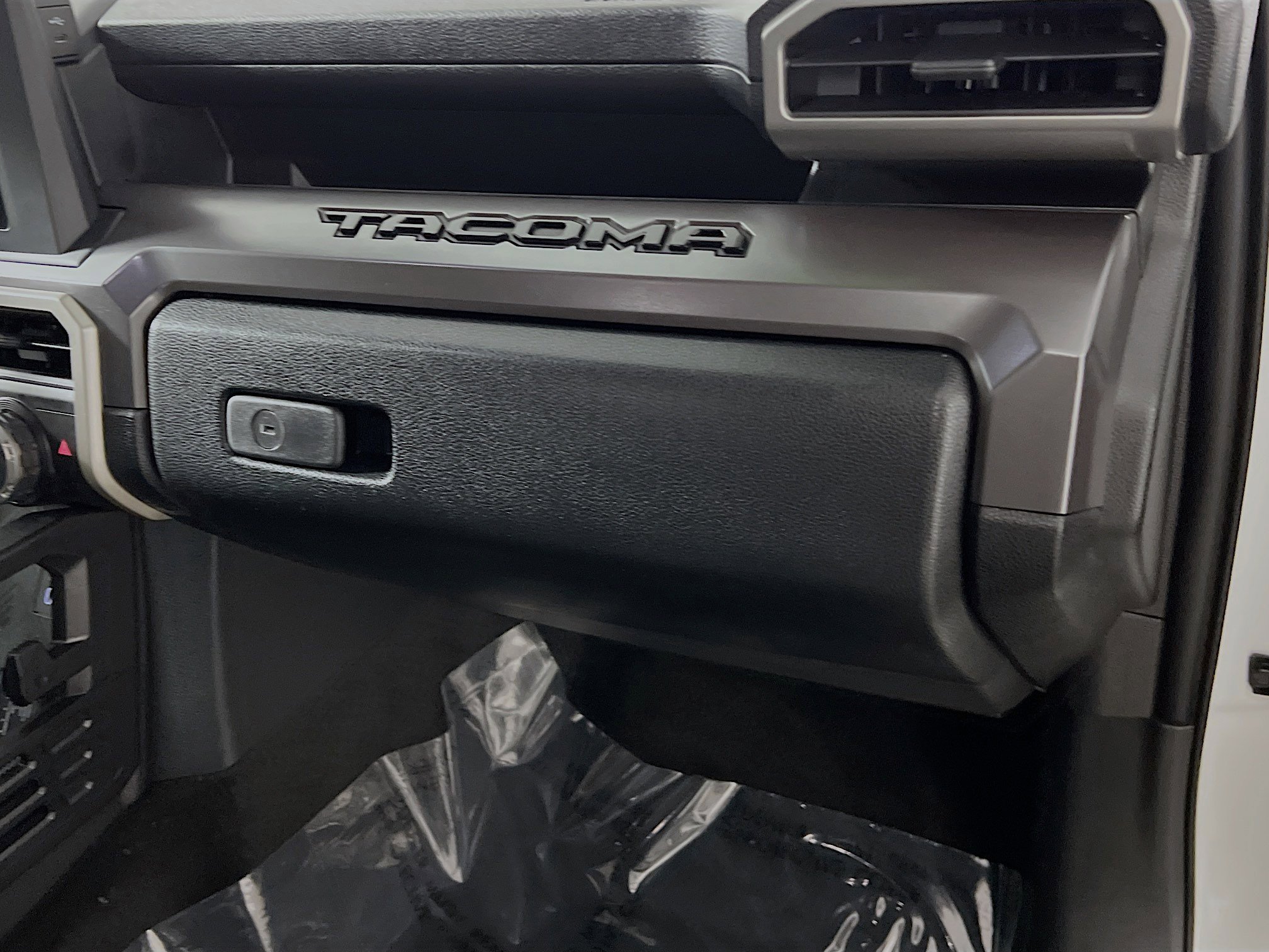 Used 2025 Toyota Tacoma SR5 image 35