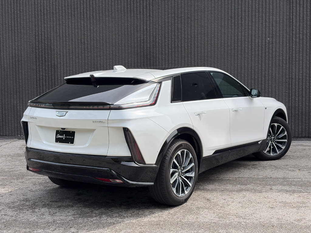 Used 2024 Cadillac Lyriq Sport AWD/4WD image 7