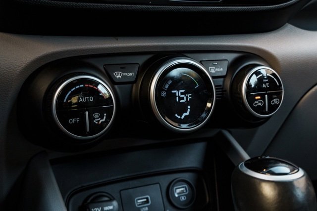 Certified 2021 Hyundai Venue SEL image 18