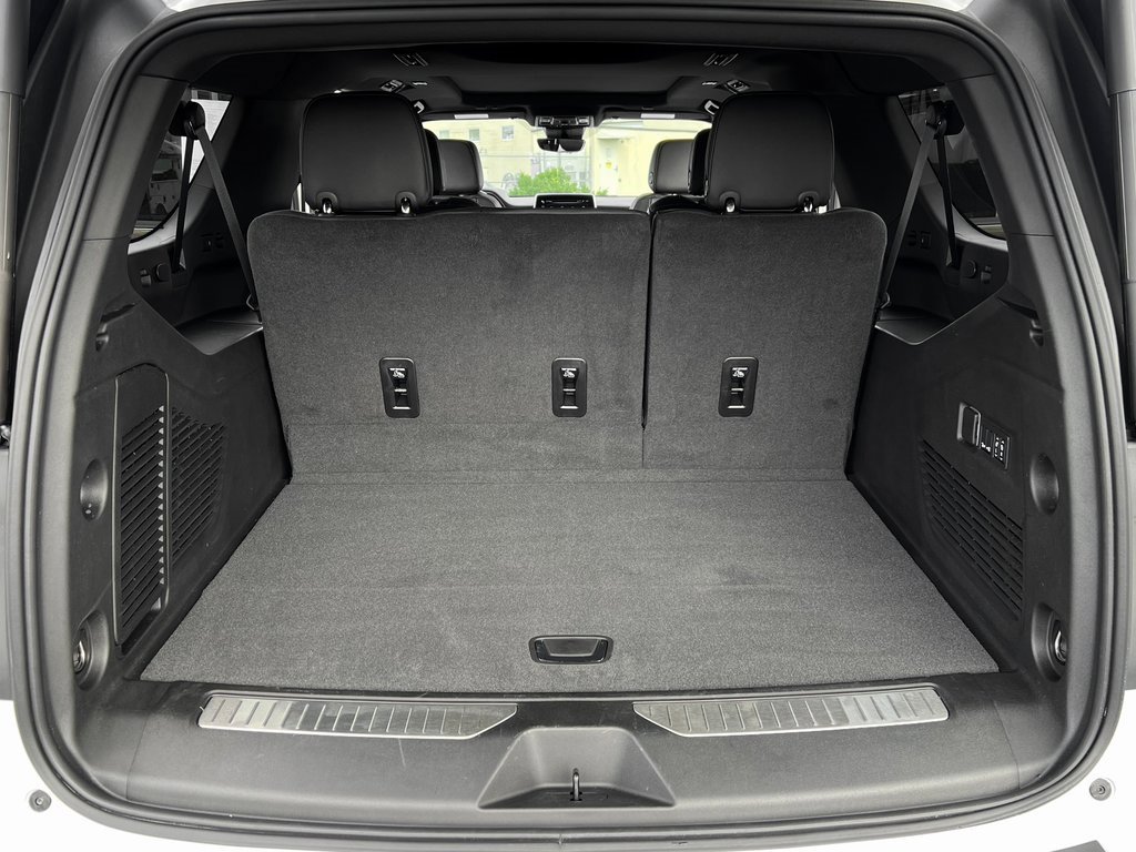 Used 2024 Chevrolet Suburban High Country image 12