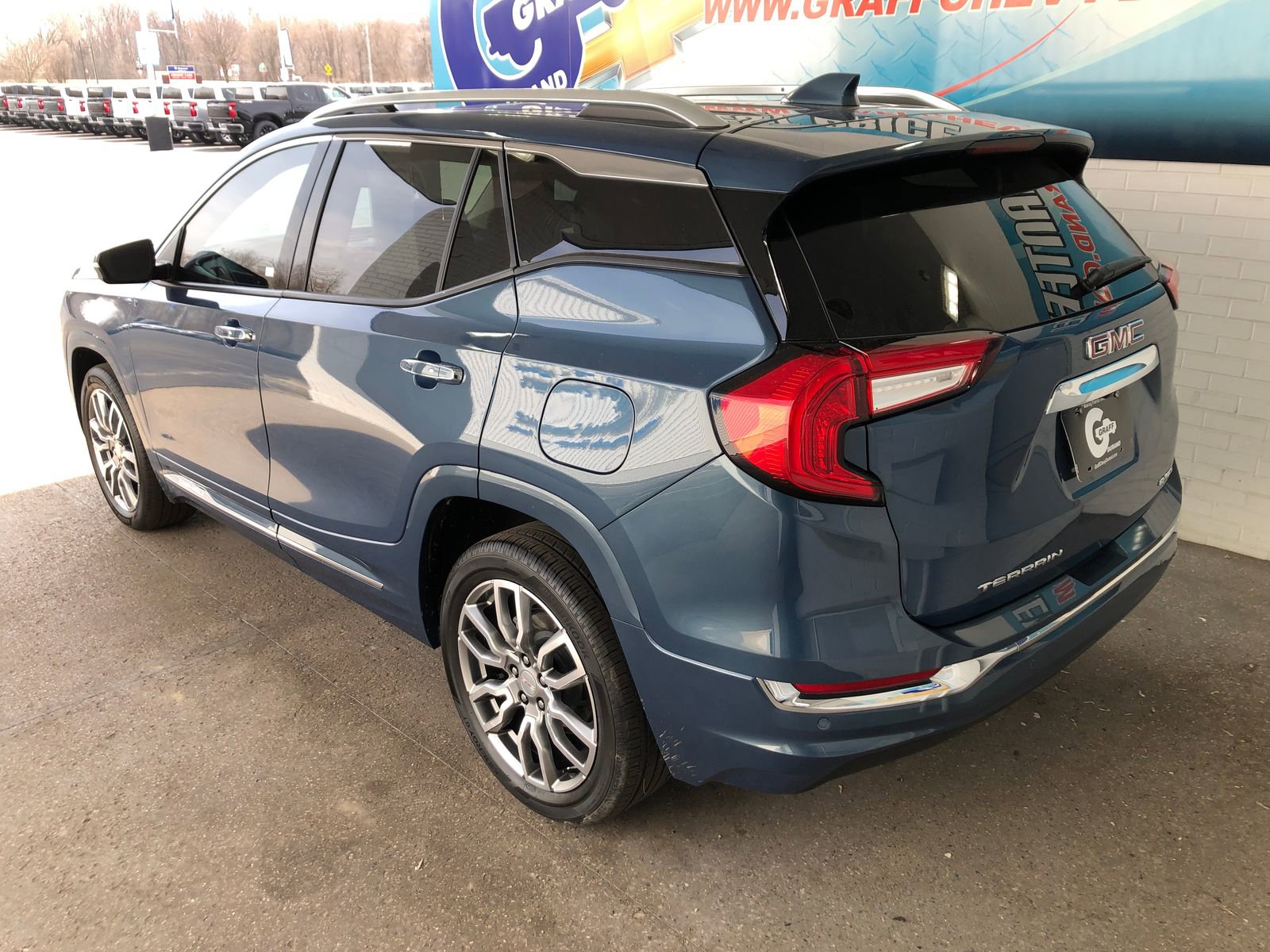 Used 2024 GMC Terrain Denali w/ Denali Premium Package image 6