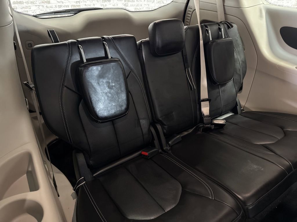 Used 2024 Chrysler Pacifica Touring-L image 12