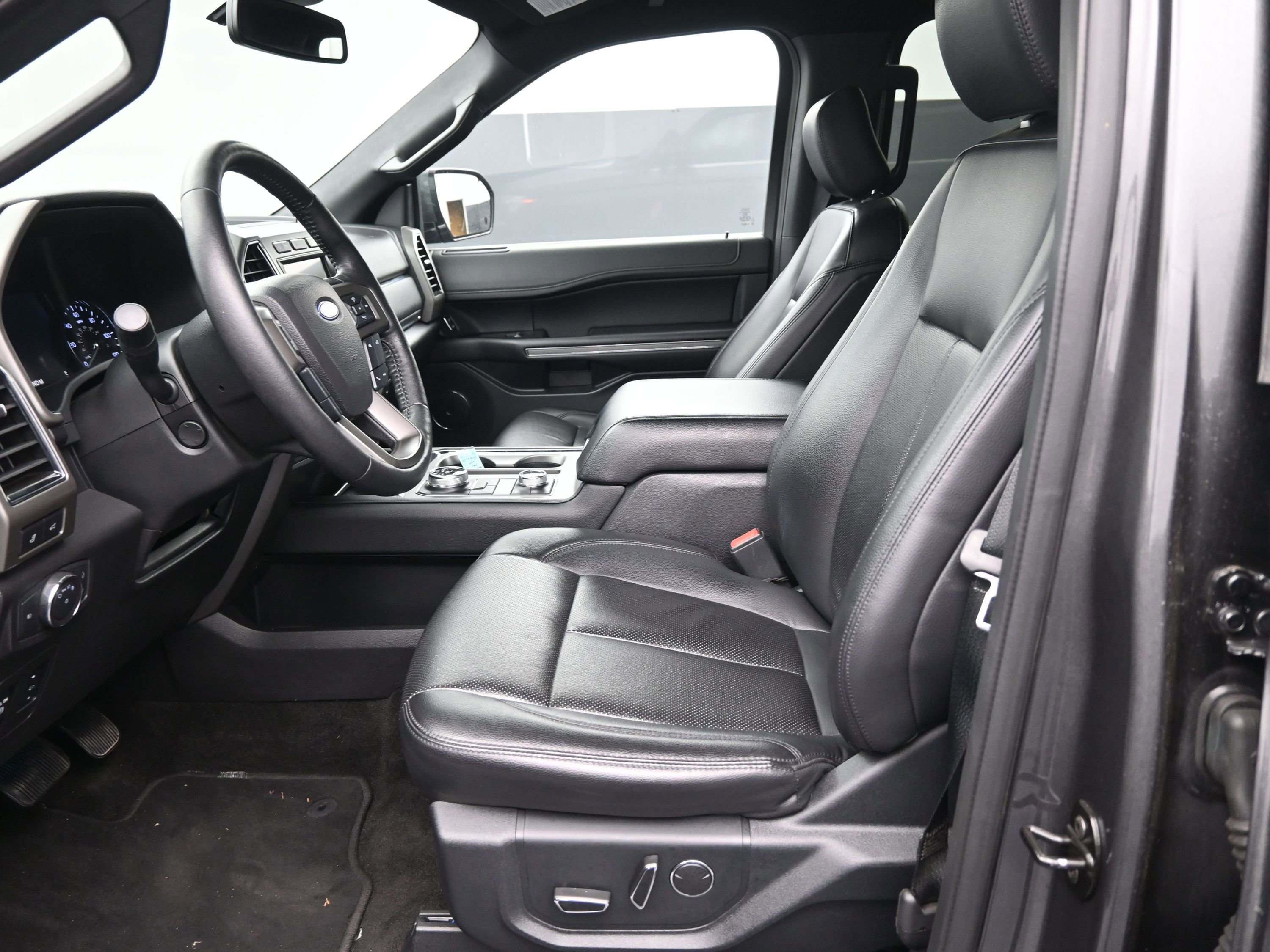 Used 2019 Ford Expedition XLT w/ Equipment Group 202A image 17