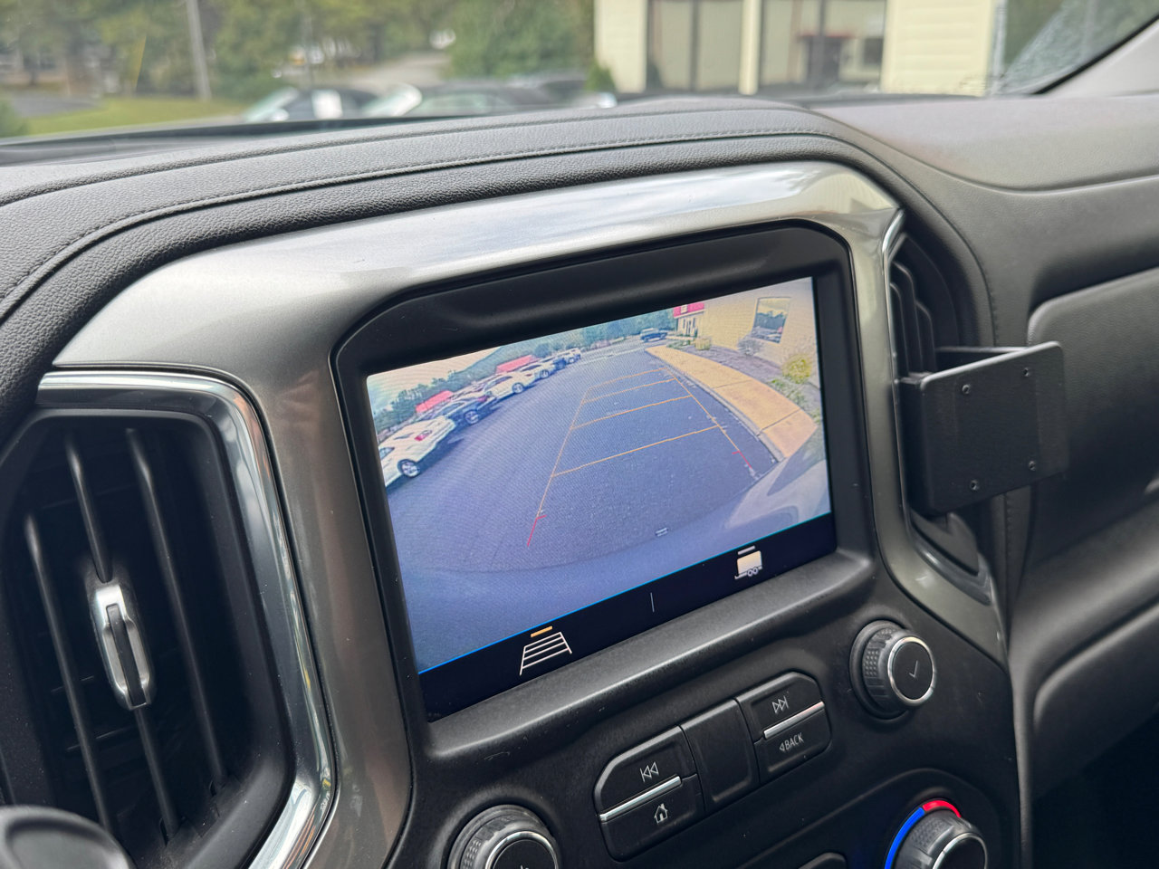 Used 2021 Chevrolet Silverado 1500 LT image 23