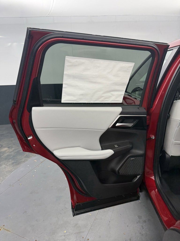 New 2025 Mitsubishi Outlander SE image 28